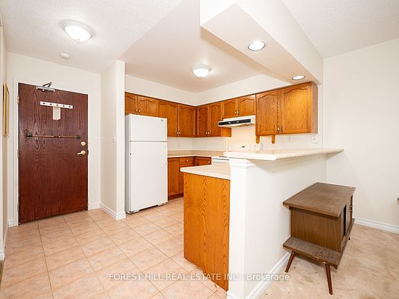 3rd image of 262 Dundas St E #102