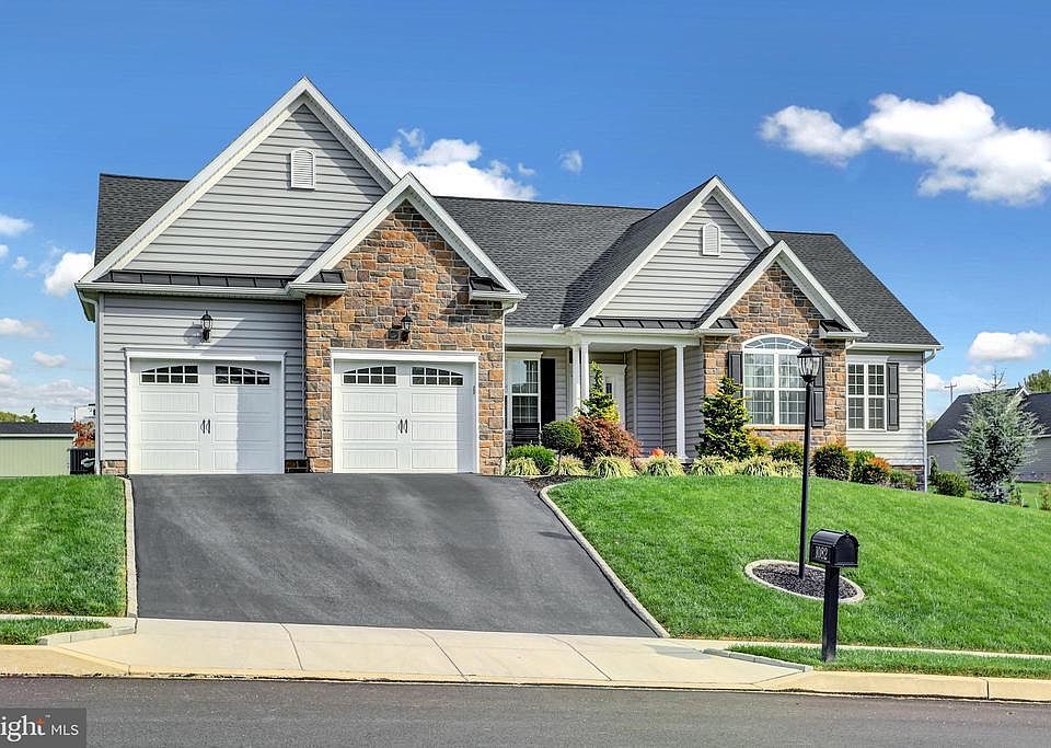 1st image of 1082 Brian Ln