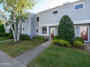 20 Dawn Ct, Tinton Falls, NJ 07724