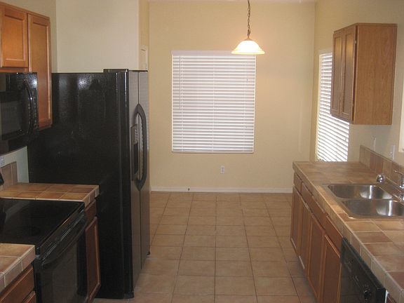 Nice Kitchen w/ Black Appliances