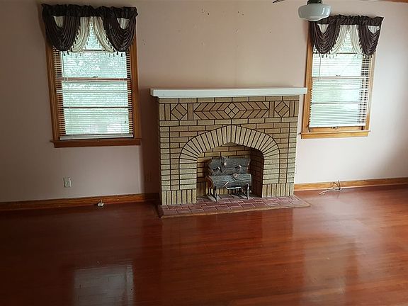 5th image of 215 Oakland Dr