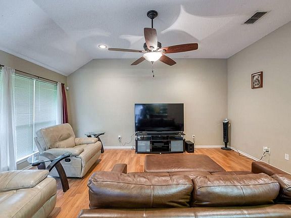 4th image of 7904 Fox Chase Dr