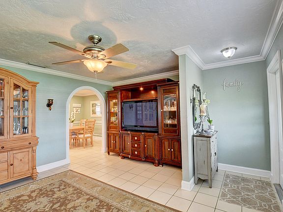 3rd image of 3576 Noreen Avenue
