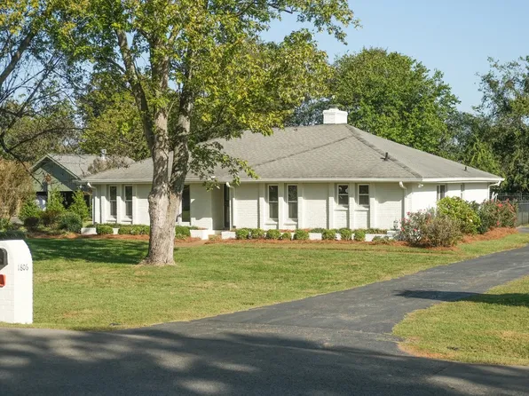 1806 Oxford Dr, Murfreesboro, TN 37129