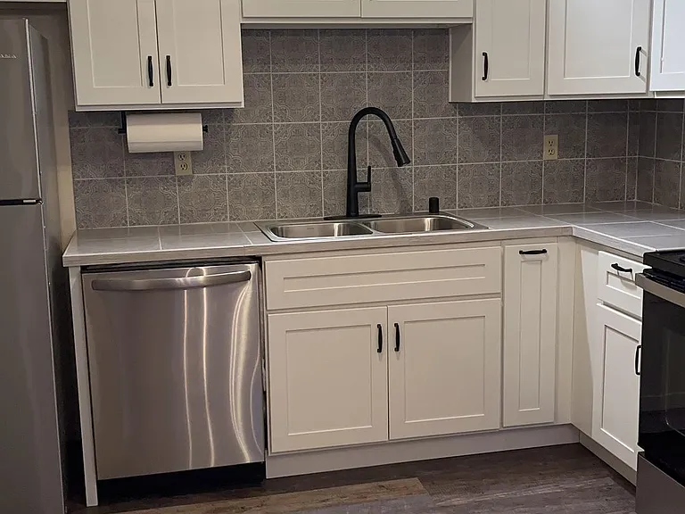1690 NE Pleasant St #206 — Photo 3