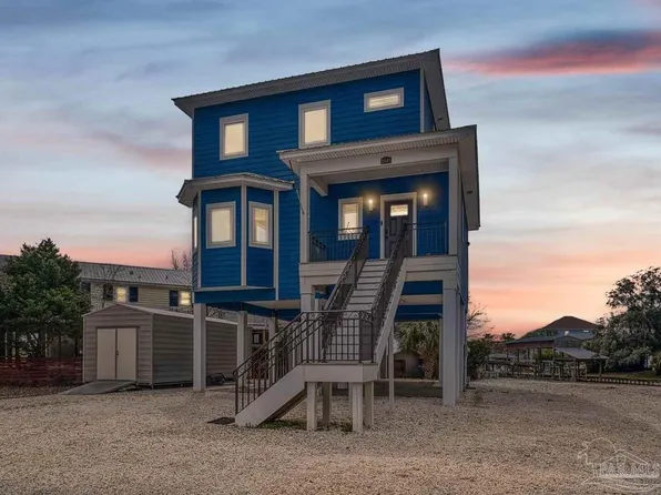 1045 Magnolia Ln, Gulf Breeze, FL 32563
