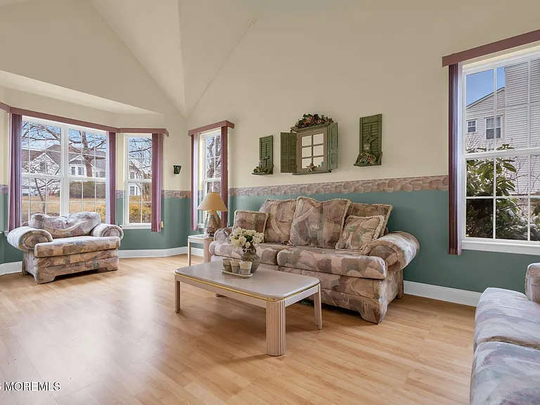 107 Shenandoah Blvd — Photo 10