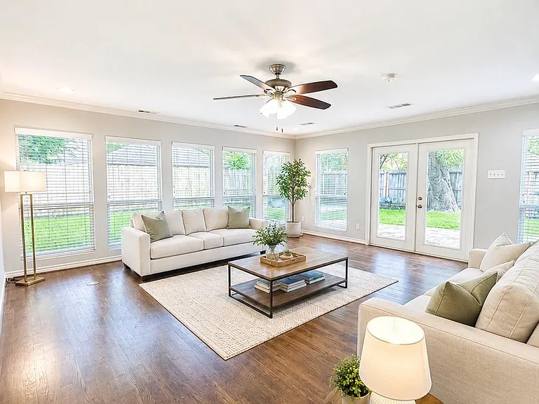 14011 Wickersham Ln — Photo 8