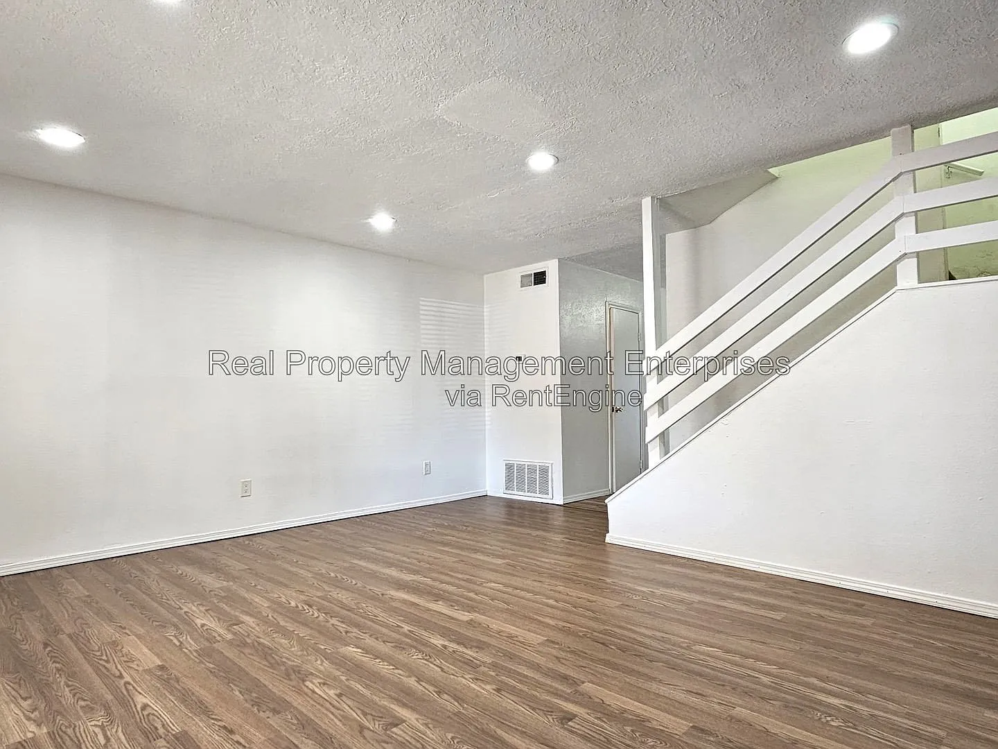 2 bed, 1.5 bath, 1156 sqft, $1,025 — Photo 3