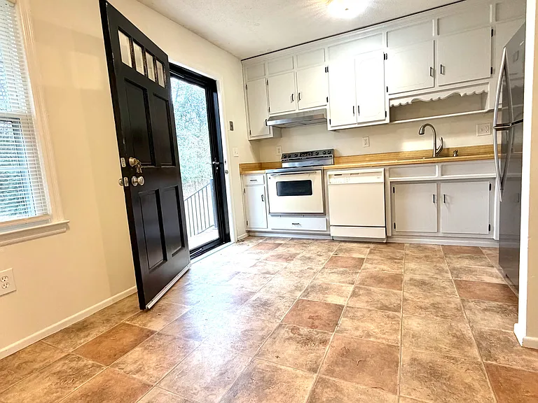 109 Craft Rd #111 — Photo 16