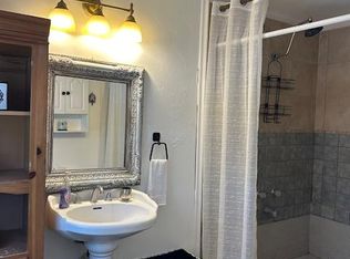 701 Azalea St, Lake Jackson, TX 77566