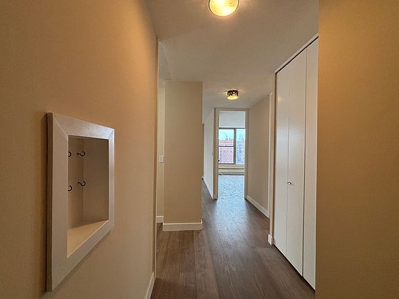 5th image of 5401 S Hyde Park Blvd APT 1206