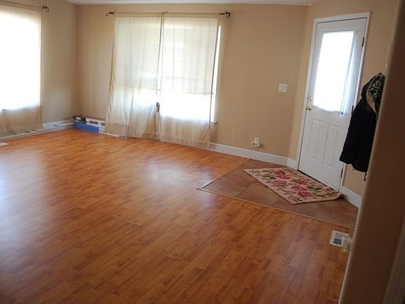 Williamsburg Cherry Laminate throughout with huge 16.5 inch Porcellanato tiles