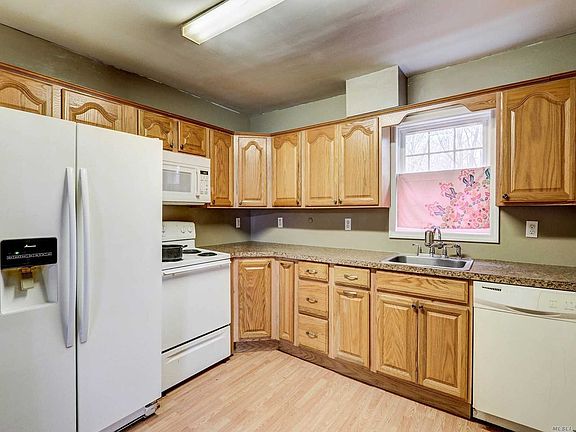 3rd image of 116 Putnam Ave