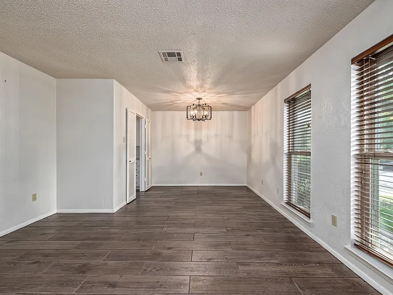 424 Richland Dr — Photo 3