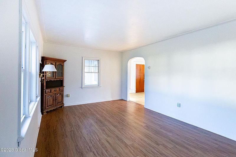 4th image of 6 Westbrook Drive
