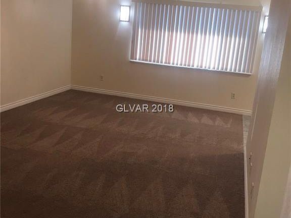 3rd image of 3257 Greenbriar Dr