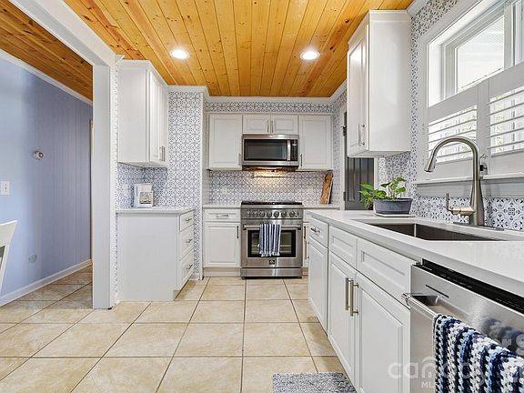 3rd image of 312 Jack St