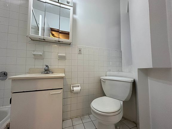 4th image of 421 E 65th St APT 5