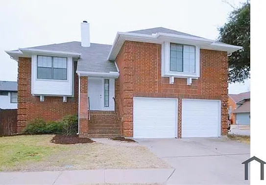 4 bed, 1905 sqft, $2,400 — Photo 1