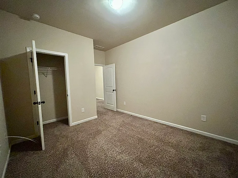 690 Oakside Pl — Photo 33