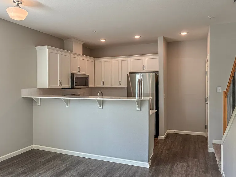7100 N Greenwich Ave — Photo 6