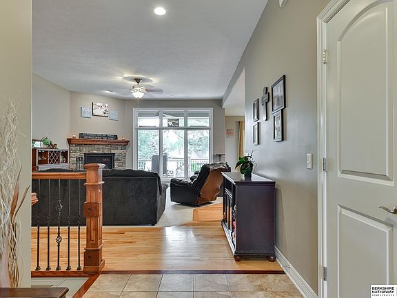 4th image of 939 S 198th St