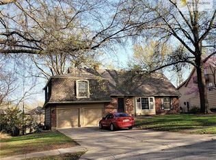 8515 W 89th St, Overland Park, KS 66212