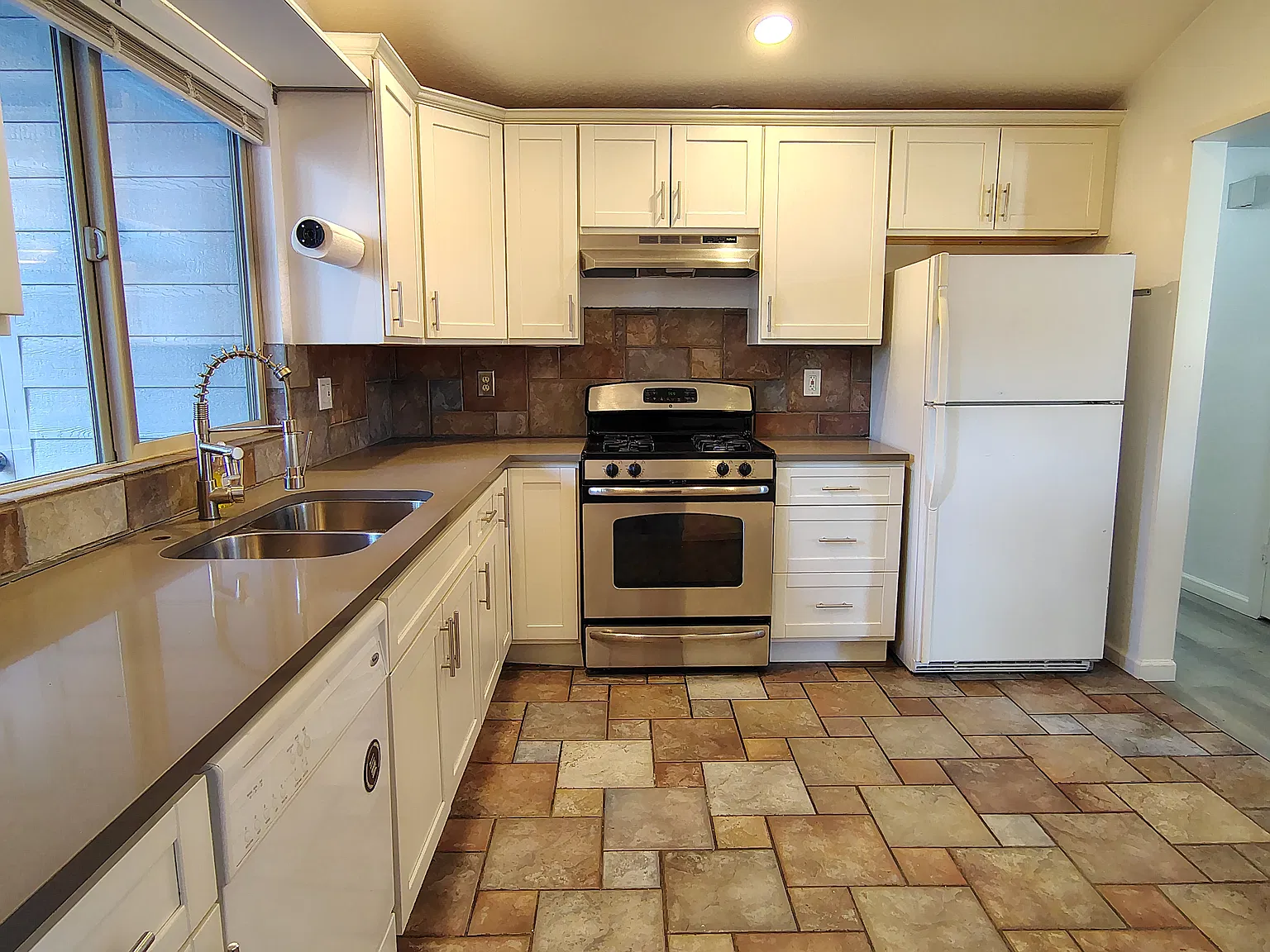 3 bed, 1200 sqft, $2,900 — Photo 3