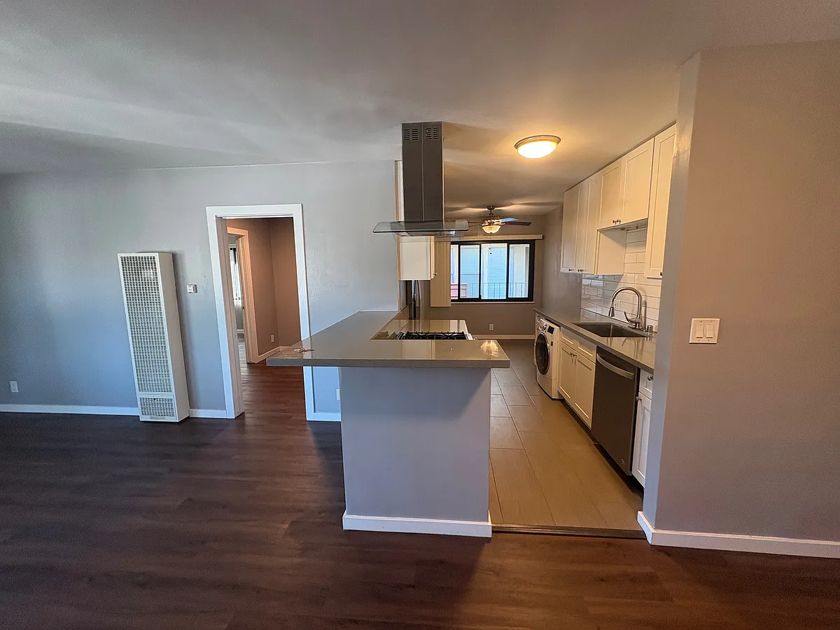 Building Photo - 3354 E 2nd St #8