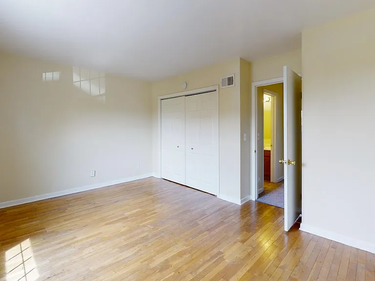 5765 Georgetown Rd — Photo 4