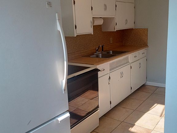 4th image of 101 W Willow Dr APT 2