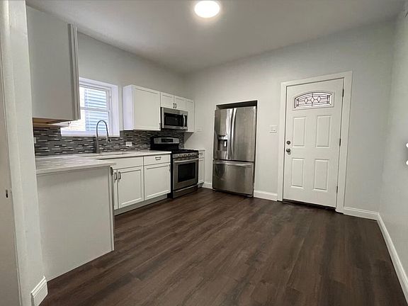3rd image of 4918 N Monticello Ave #1