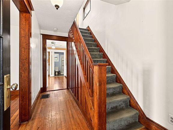 5th image of 127 W Hickory St