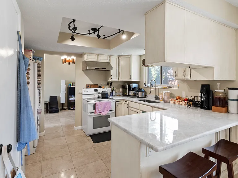 1910 E Southbridge Way — Photo 12