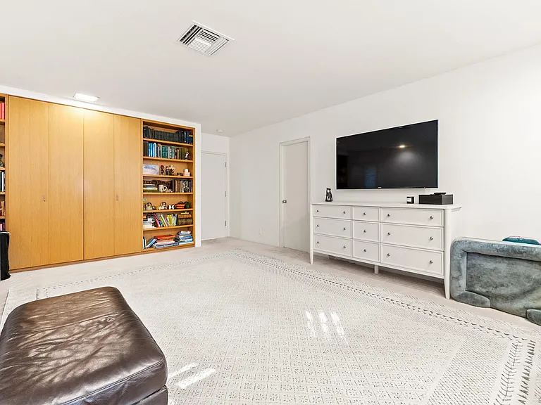 5491 Calzada Del Bosque — Photo 33