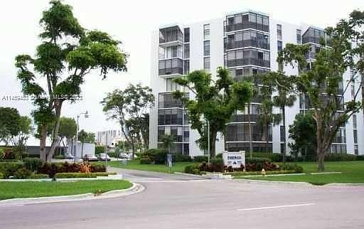4th image of 3401 N Country Club Dr APT 505