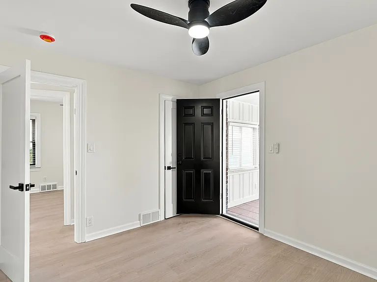 427 N Waverly St — Photo 21