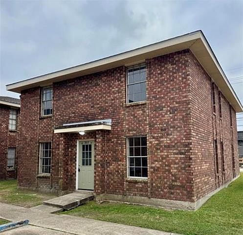 1st image of 909 Linda Ln APT A