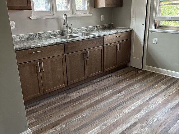 3rd image of 3971 N 39th St