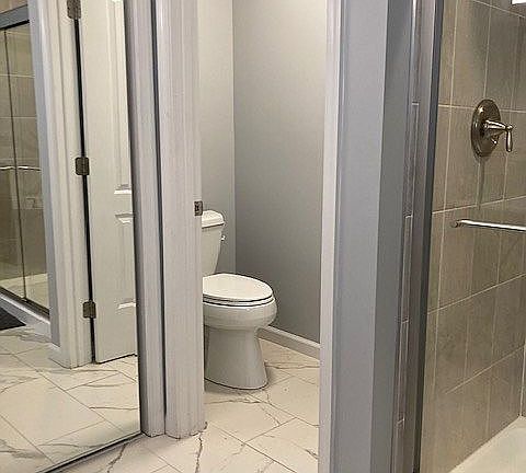 Master Bathrm Toilet Closet