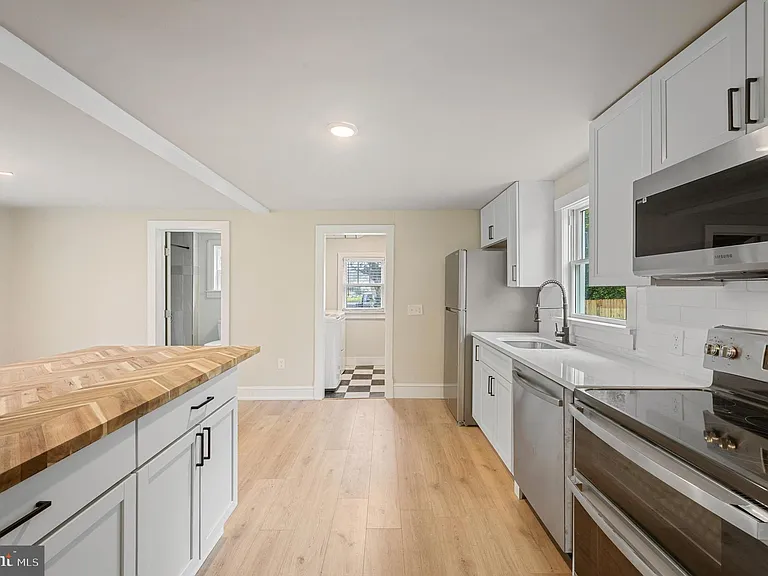 553 Highland Ave — Photo 3