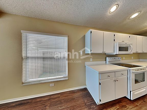 4th image of 1649 Portsmouth Lake Dr