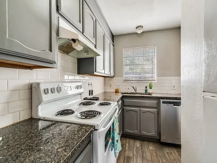 2 bed, 1.5 bath, 1000 sqft, $1,199 — Photo 3