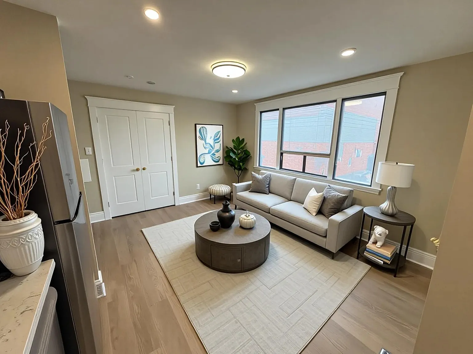 Fully Renovated 2 Bedroom Unit — Photo 4
