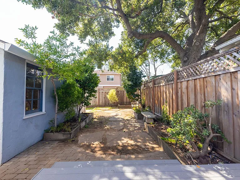 1955 Brittan Ave — Photo 2