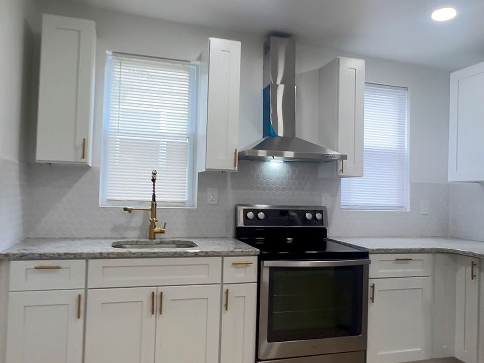 1st image of 2130 N Darien St #2