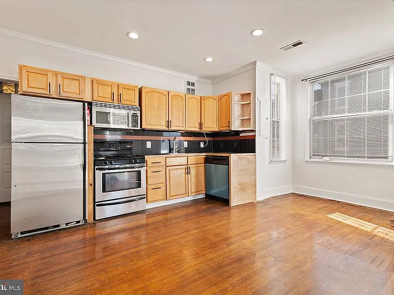 2738 Poplar St #2F — Photo 2