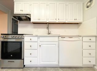 62 Wishing Ln #1F, Hicksville, NY 11801