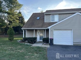 68 Winchester Way, Somerset, NJ 08873